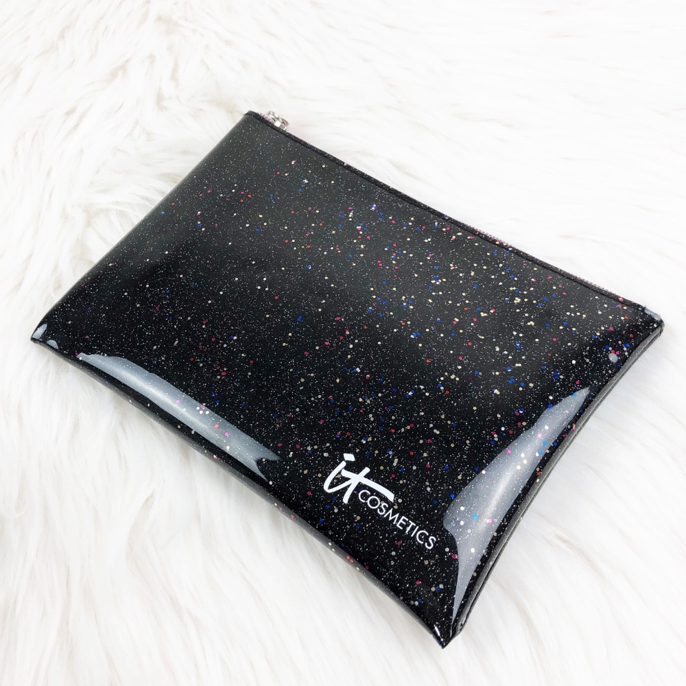 5 for $25 It Cosmetics Sparkling Holographic Bag - Picture 2 of 4